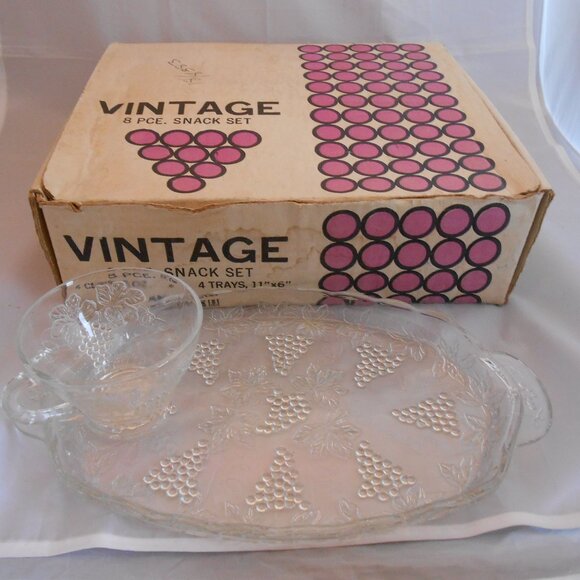 Vintage Anchor Hocking 8 Piece Snack Set, Grapes/Vines, Serva-Snack, W/Box - Picture 1 of 10